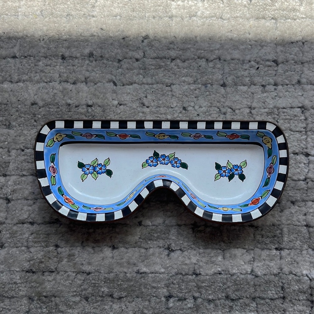 Painted eyeglass holder